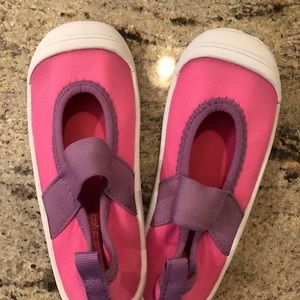 Cat & Jack girl size 9/10 swim shoes
